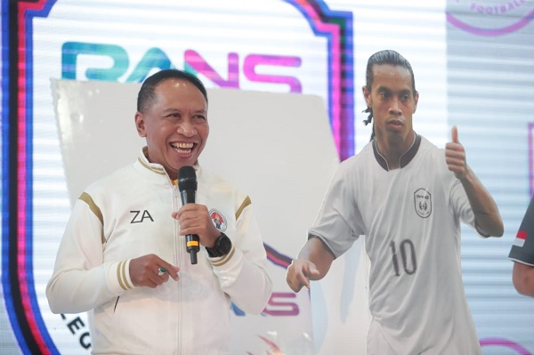 Ronaldinho Datang, Menpora Amali: Sangat Positif bagi Sepakbola Indonesia