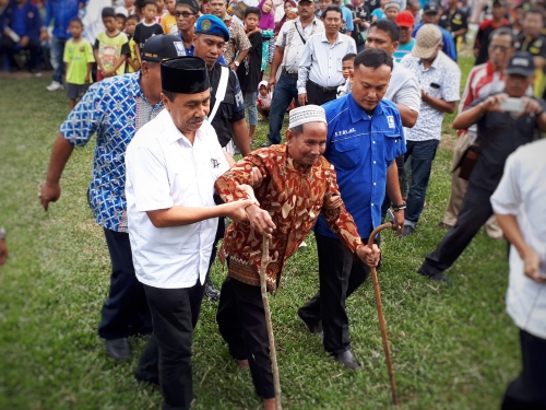 Qori Terbaik Provinsi Riau Bacakan Ayat Suci Alquran saat Kampanye Cagub Riau Nomor 1 di Lubukdalam yang Dihadiri Ribuan Masyarakat