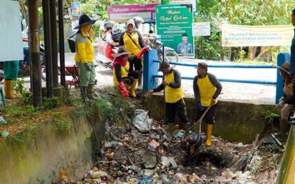 Warga Pekanbaru Diimbau tak Buang Sampah ke Drainase