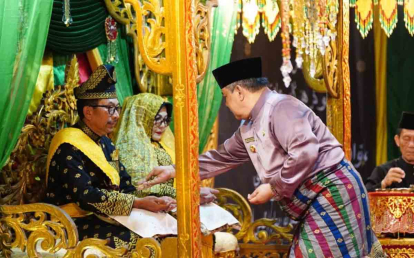 LAM Anugerahi Kajati Riau Gelar Adat