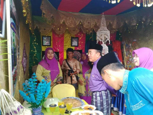 Gamis Hasil Jahitan Ibu-ibu Mandau Dijual di Stand MTQ Kabupaten Bengkalis ke-40