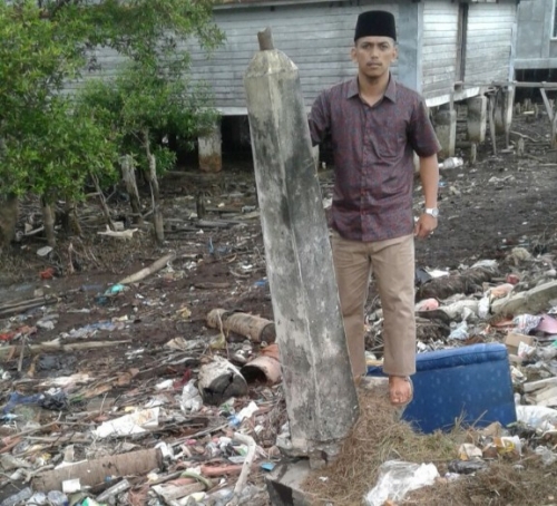 Miris, Tugu Buta Aksara di Desa Bandul Nyebur ke Laut dan Dipenuhi Sampah