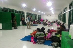 Ricuh Pasca Pilgub Kalbar, 119 Warga Pendatang Terpaksa Mengungsi ke Markas TNI