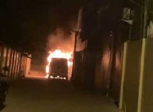 Mobil Alphard Pedangdut Via Vallen Dibakar OTK, Pelaku Terekam CCTv Datang Bawa Bensin