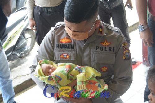 Bayi yang Ditelantarkan Sepasang Remaja di Pekanbaru Ternyata Hasil Hubungan Gelap, Ibu Bayi Kini Turut Diamankan Polisi