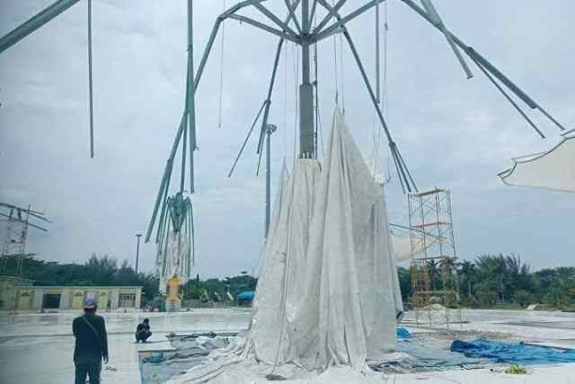 Sindiran Pedas UAS untuk Proyek Payung Elektrik Masjid Raya Annur Pekanbaru Tuai Reaksi Netizen