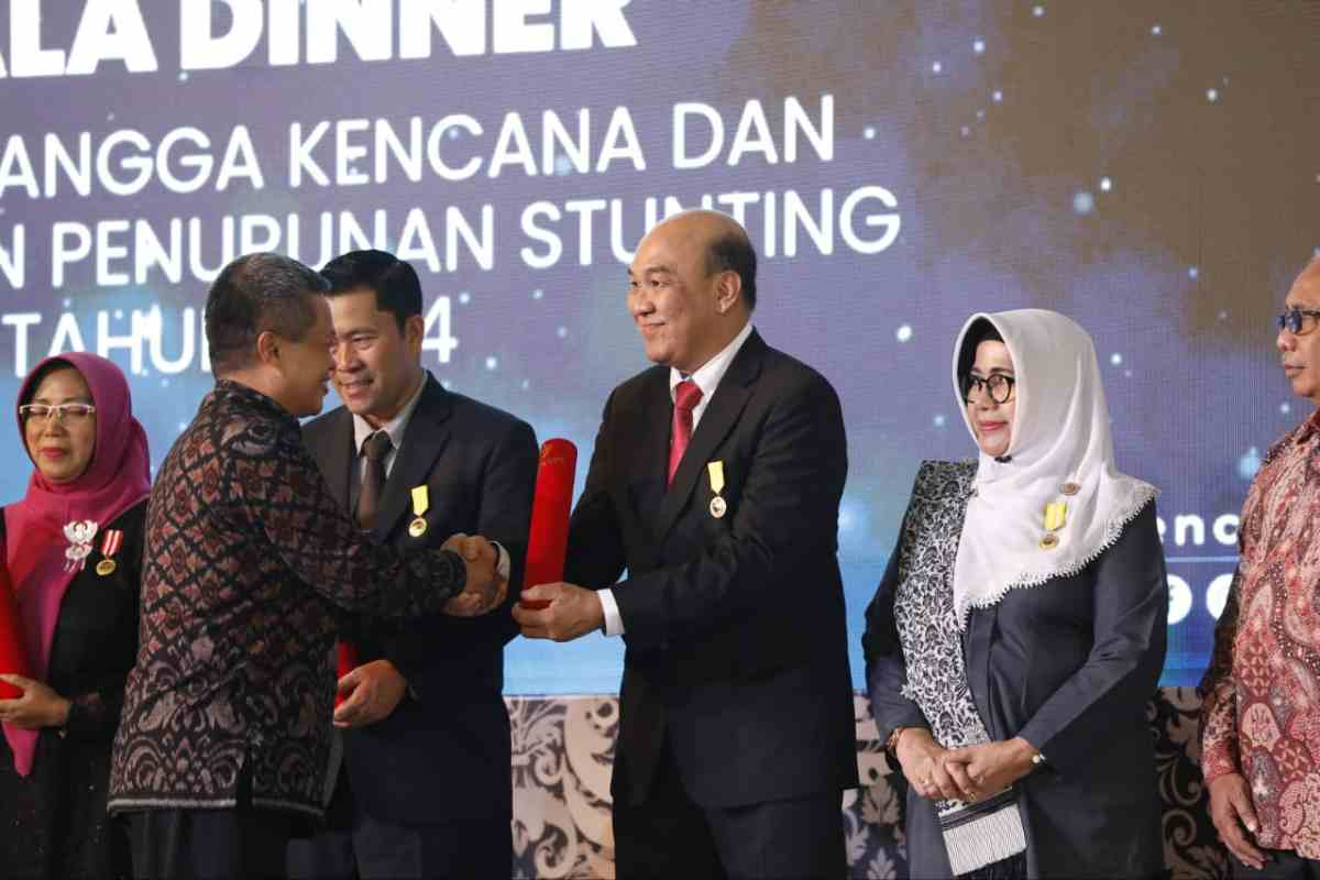 Dukung Penurunan Stunting di Riau, Direktur RAPP Terima Penghargaan Dharma Karya Kencana dari BKKBN
