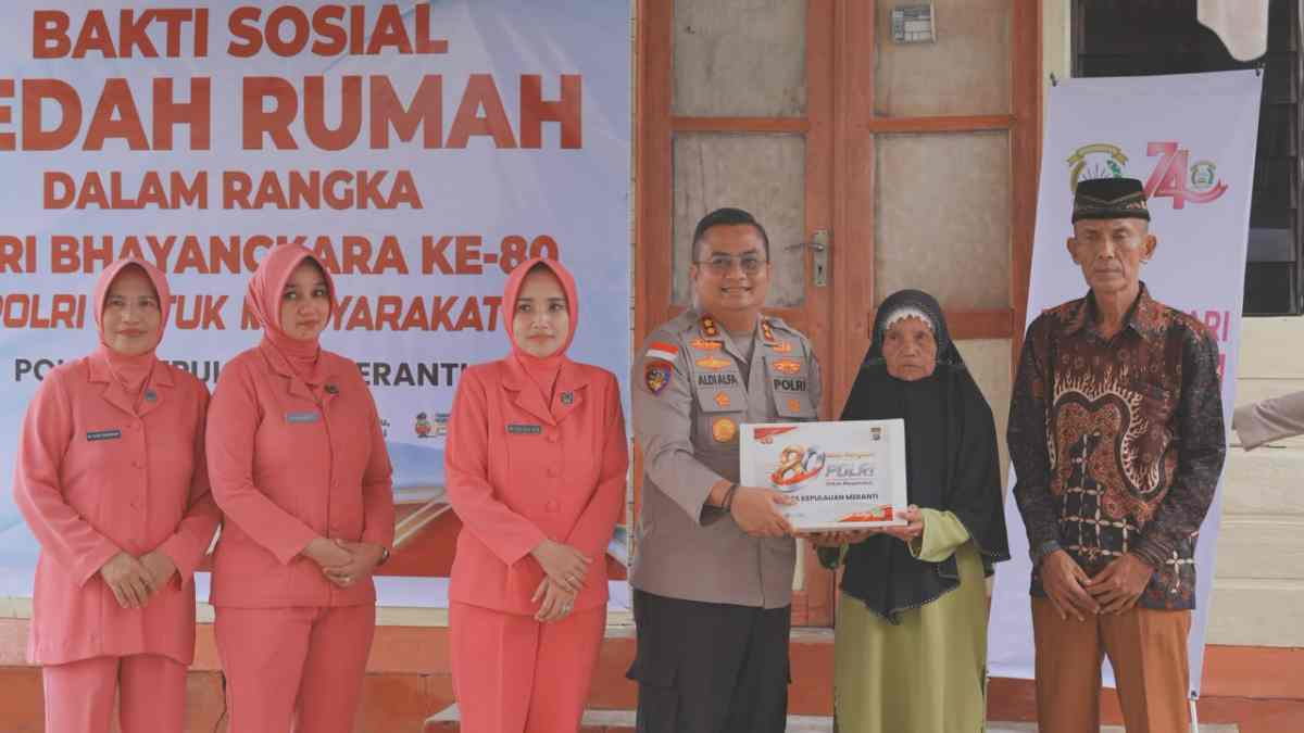 Kado Spesial Hari Bhayangkara ke-80, Polres Meranti Bedah Rumah Warakawuri