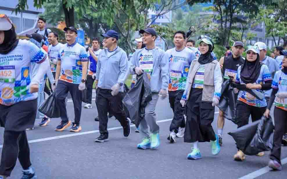 Rayakan HUT ke-242, Wali Kota Pekanbaru Ajak Ribuan Peserta Lari Kampanyekan Kebersihan