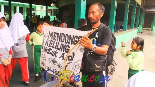 Kisah Hebat Pak Samsudin, Mengayuh Sepeda Keliling Indonesia Cuma Buat Mendongeng