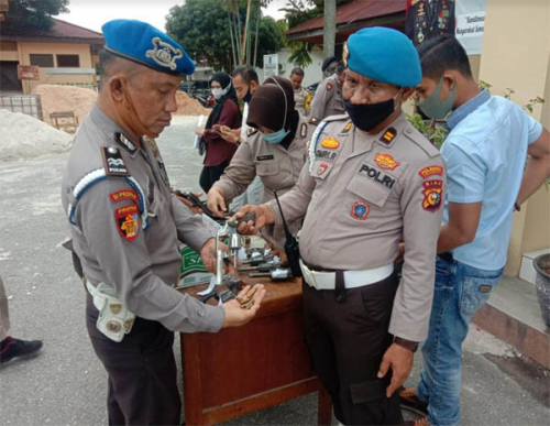 Antisipasi Penyalahgunaan Senpi, Polsek Tampan Periksa Senjata Personel