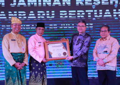GoRiau Sukses Wujudkan Universal Health Coverage, Pemko Pekanbaru Dianugerahi Penghargaan BPJS Kesehatan