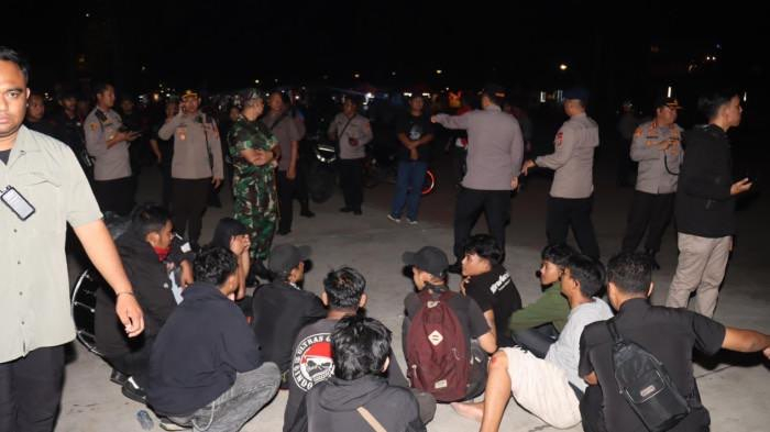 Satu Orang Dilarikan ke RS, Ricuh Warnai Kekalahan Indonesia dari Vietnam