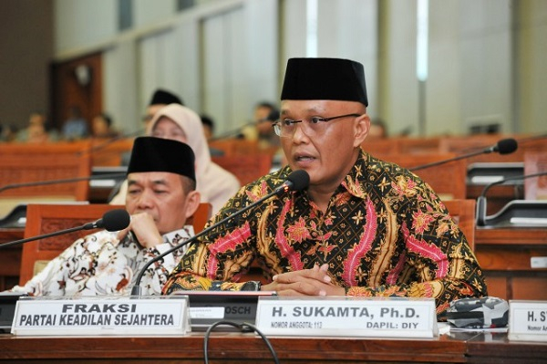 Saat Rakyat Miskin Susah Makan dan Dipaksa Beli Telephone Pintar, Pemerintah Dianggap Zalim