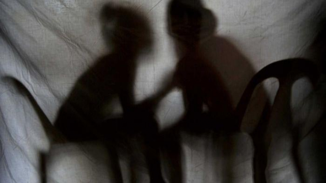 Suami Pergi Kerja, Istri Masukkan Selingkuhan ke Kamar, Tanpa Busana Saat Digerebek Warga