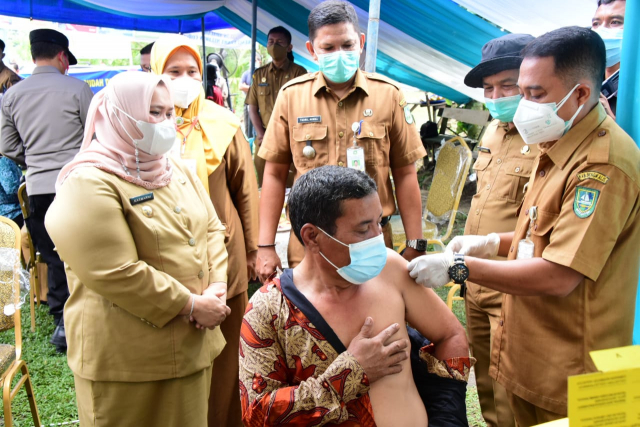 Bupati Bengkalis: Jangan Takut Divaksin