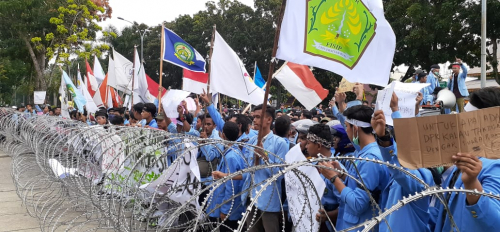 Kembali Kepung DPRD Riau, Ribuan Mahasiswa Suarakan Tolak UU KPK yang Direvisi dan RKUHP