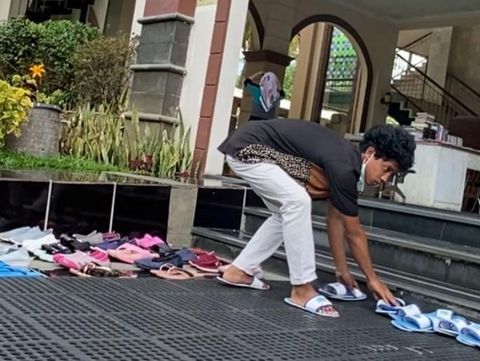 Remaja yang Rapikan Sandal di Masjid As-Saadah Miliki Peternakan Lele yang Hasilnya Rp1,2 M