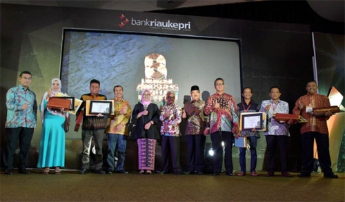 Komitmen Tumbuhkan UMKM, Bank Riau Kepri Serahkan Award untuk 20 Pengusaha