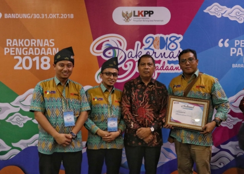 Siak Komitmen Terapkan 17 Standarisasi LPSE dan Terima National Procurement Award 2018