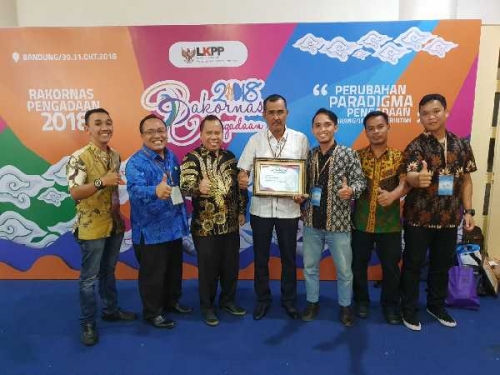 Bupati Irwan Terima Penghargaan National Procurement Award 2018