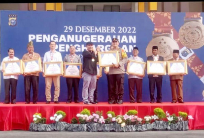 GoRiau Ketua PWI Riau Terima Penghargaan dari Kapolda