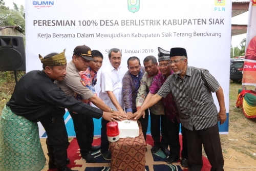 Akhirnya Seluruh Desa di Kabupaten Siak Dialiri Listrik