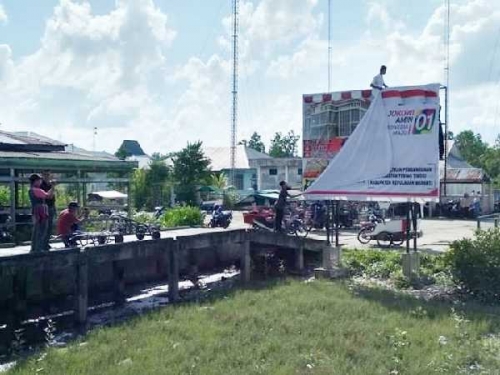 Pelanggaran, APK Capres Jokowi-Maaruf Amin di Pelabuhan Tanjung Harapan Selatpanjang Ditertibkan
