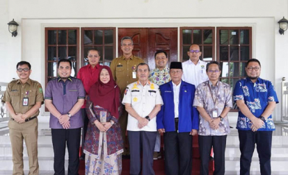 Silaturahmi dengan Gubernur Riau, Rektor Unri Berharap Syamsuar Jadi Ketua Dewan Pertimbangan