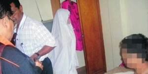 GoRiau Pura-pura Salat Saat Digerebek di Kamar Hotel, Gadis Ini Tak Sadar Bagian Bawahnya Tak Ditutupi Sarung