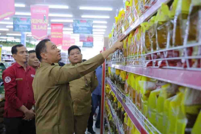 GoRiau Lindungi Konsumen Jelang Lebaran, Wawako Pekanbaru Sidak Harga Sembako di Ritel Modern