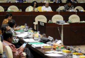 GoRiau 2 Fraksi Tetap Menolak Anggota DPR Mundur Saat Maju Pilkada