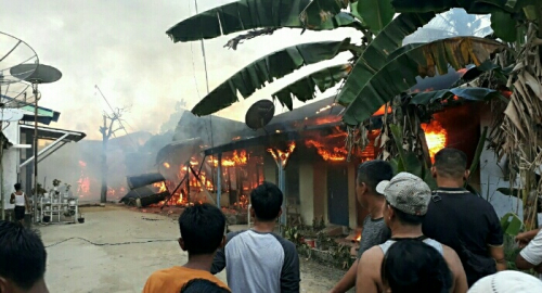 Deretan Rumah Petak di Pangkalan Kerinci Pelalawan Ludes Terbakar