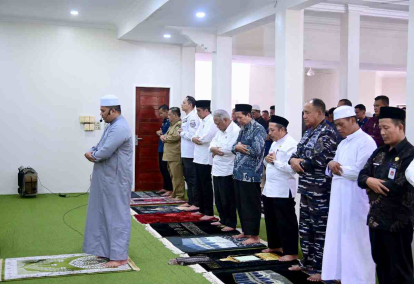 Presiden Jokowi Salat Jumat di Masjid Abdullah bin Abbas Kabupaten Kampar