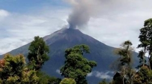 GoRiau Gunung Kerinci Erupsi, PVMBG Terbitkan Peringatan Keselamatan Penerbangan