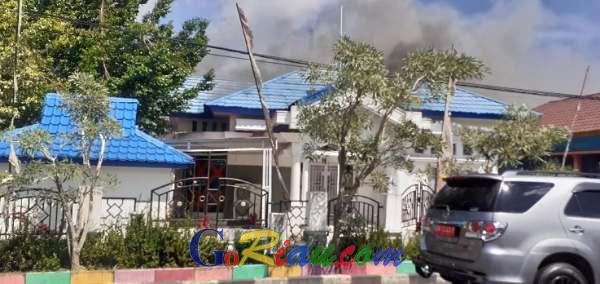Rumah Dinas Sekda Rohil di Jalan Tugu Simpang Pahlawan Terbakar