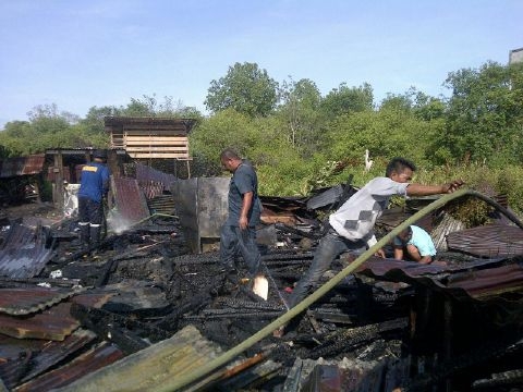 Satu Rumah Ludes Terbakar di Sungai Selari Pakning