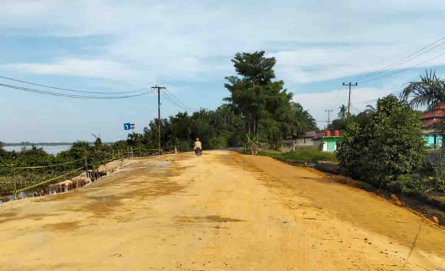 Jalan yang Longsor di Inhil Telah Fungsional, Tinggal Diaspal