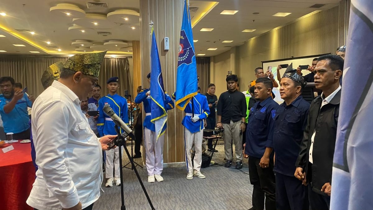 Jumhur Hidayat Lantik Delisis Hasanto Nakhodai FSPKSI Riau, Kesejahteraan Pekerja Pendidikan Jadi Prioritas