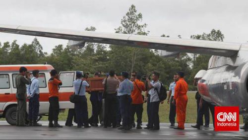 Kapal Anti-Submarine Rusia Merapat ke Lokasi Pencarian QZ 8501