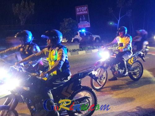 Kapolres Bengkalis Pantau Situasi di Kota Duri Gunakan Sepeda Motor