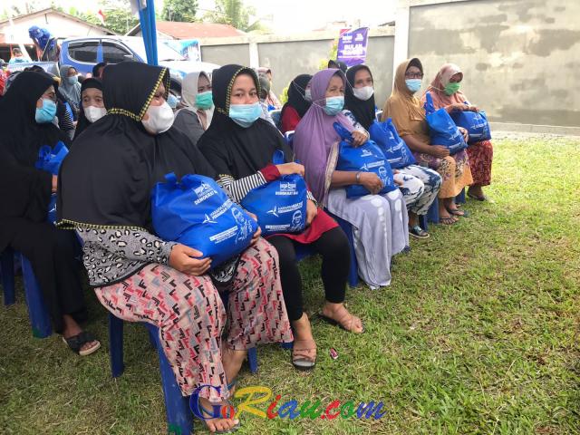 GoRiau Masyarakat usai menerima bantu