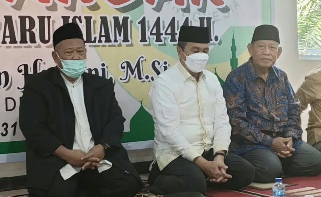 GoRiau Gubernur Riau H Syamsuar duduk