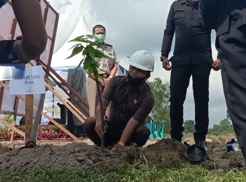 GoRiau Ketua DPRD Siak, Azmi melakuka