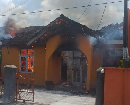 GoRiau Rumah terbakar di Desa Pandau 