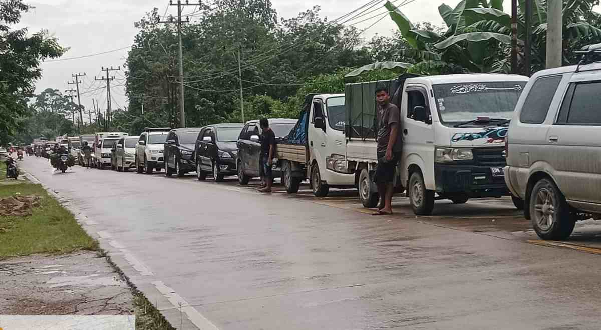 GoRiau - Ruas Jalan Lintas Timur Inhu Ambrol, Kendaraan Bertonase Berat ...