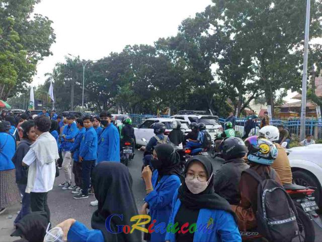 GoRiau Demo di DPRD Riau. (foto: wind