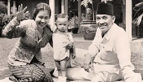 GoRiau Soekarno bersama Fatmawati dan