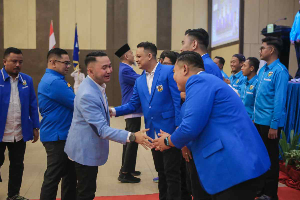 GoRiau Fuad Santoso menyalami penguru
