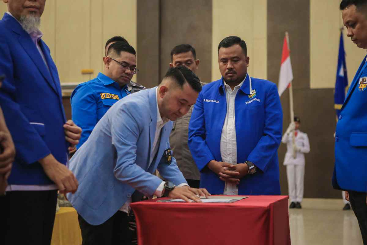 GoRiau Fuad Santoso saat menandatanga